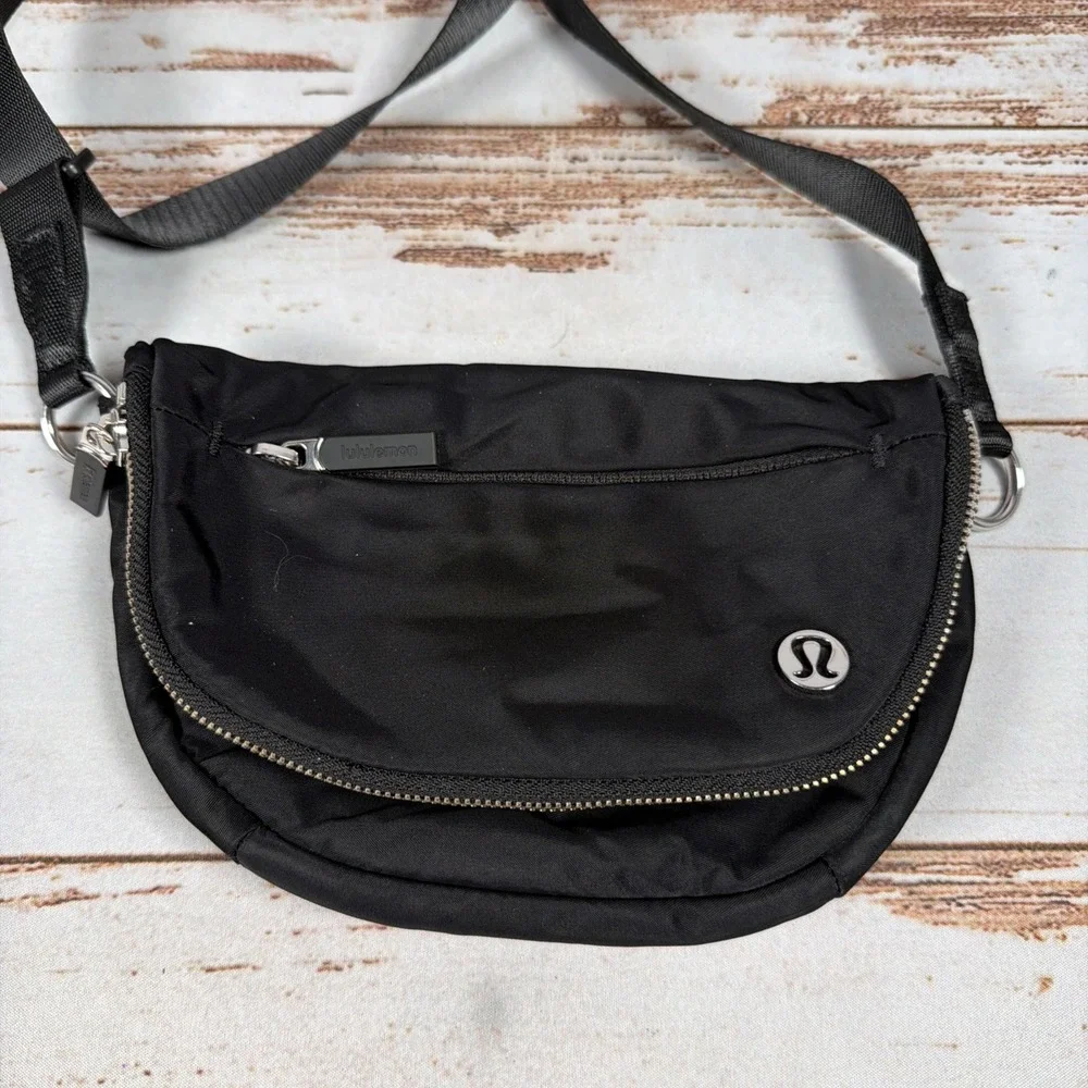 Lululemon All Night Festival Bag 5L Black Crossbody Messenger Handbag 0064950-01